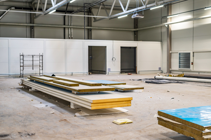 Construction of a production room Construction of a production room with sandwich panels